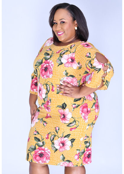 Shelby & Palmer ROKSANA-Plus Size Floral Print Dress with 3/4 Sleeve and Pearls