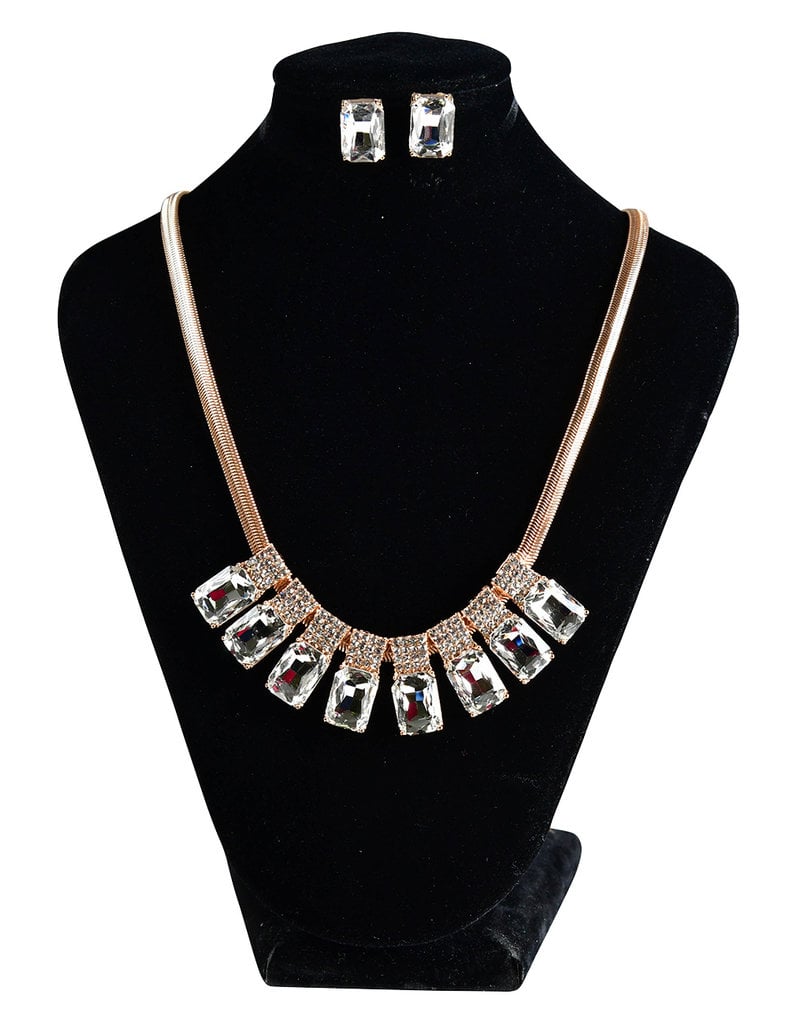 Round Neck Set with 8 Crystal Stones
