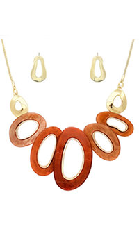 AJ Fashions Stunning Polished Oval Resin Necklace