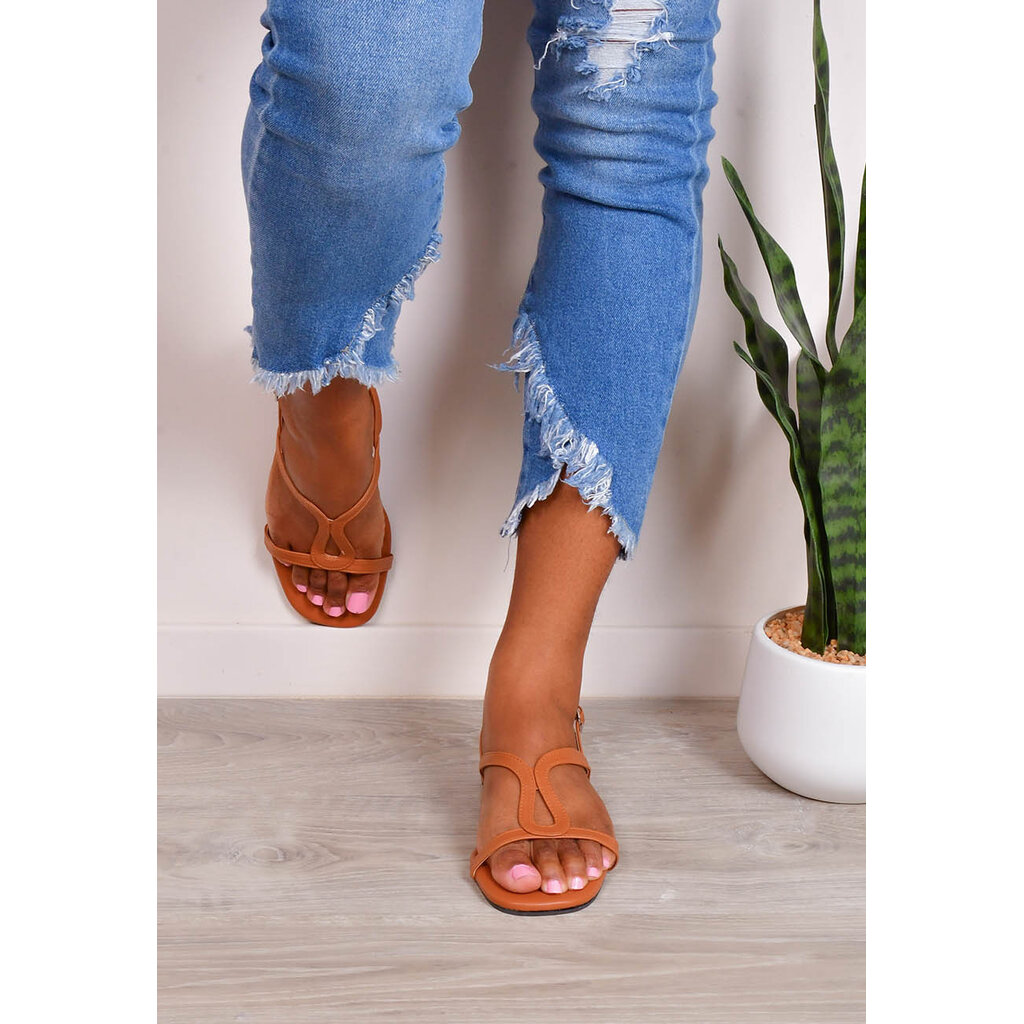 Curve Design Strap Sandals