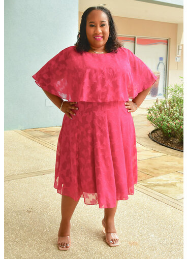 Maison Tara FLYNA- Plus Size Floral Pattern Cape Dress