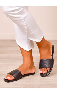 PENNE Quilted Faux Leather Slippers