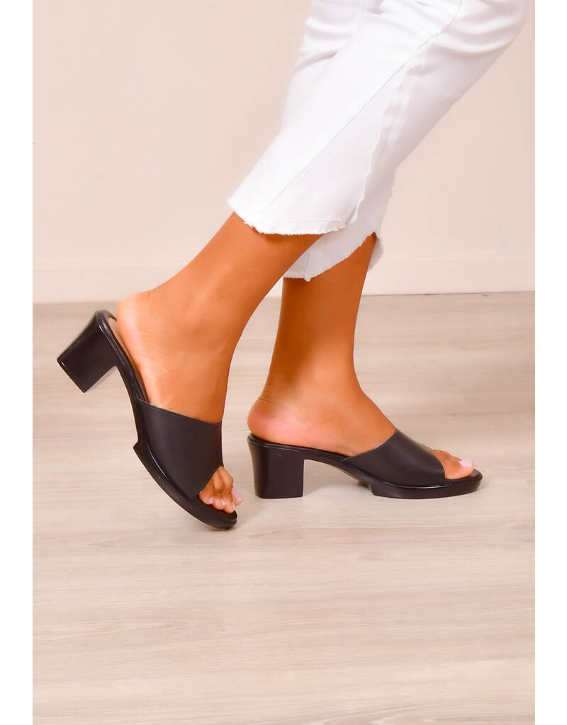 PENNE Simple Chunky Heel Slip On Shoes