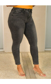 Royalty ZODWA- Jeans with Pockets & Tabs