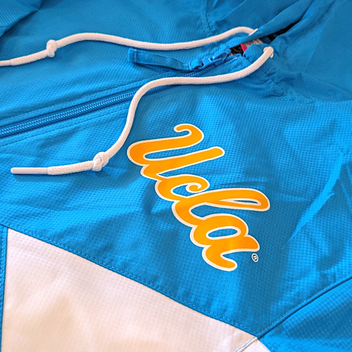 Mitchell & Ness UCLA Ultimate Lightweight Windbreaker Blue