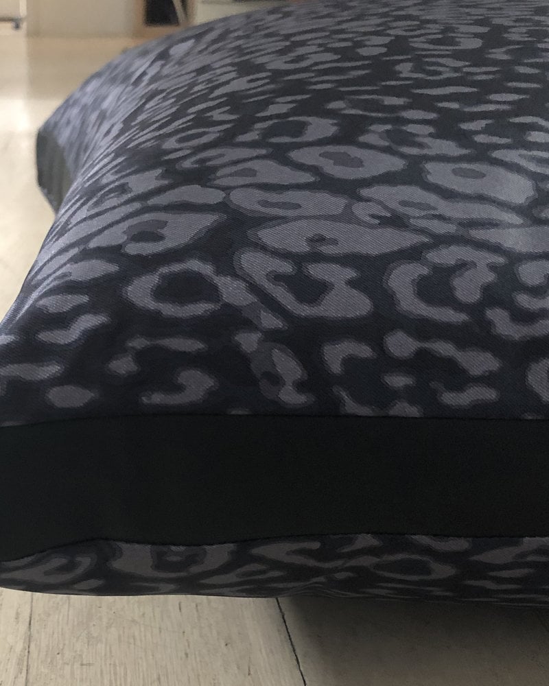 SILK PRINTED PILLOW W/ LEATHER TRIM: 21"X21": LEOPARD BLACK