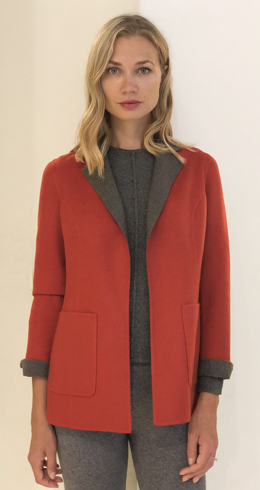 CASHMERE DOUBLE FACE REVERSIBLE JACKET: RED-ANTHRACITE - RANI ARABELLA