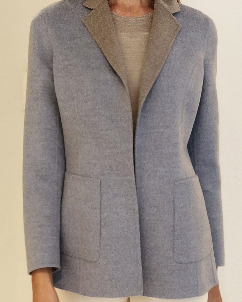 CASHMERE DOUBLE FACE REVERSIBLE JACKET: FOG BLUE-BEIGE