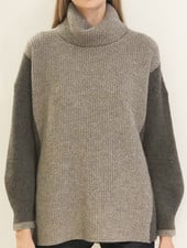 TWO-TONES CASHMRE ROLL NECK WITH BALLOON SLEEVES