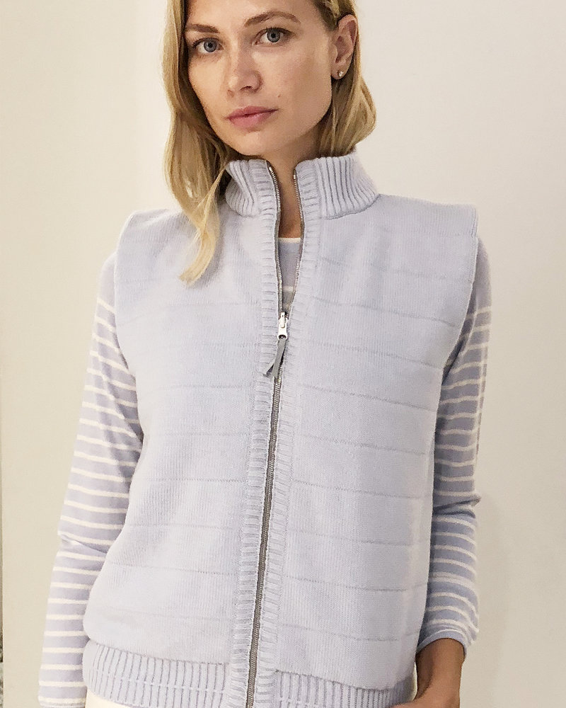 CASHMERE-SILK REVERSIBLE VEST: LIGHT BLUE-SAFARI SAPPHIRE