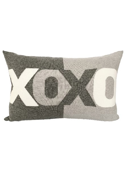 https://cdn.shoplightspeed.com/shops/616499/files/31407262/440x600x2/xoxo-pillow.jpg