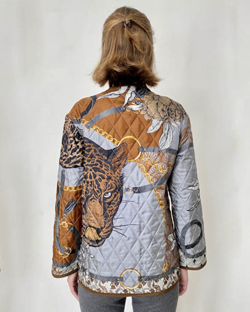 COLLARLESS REVERSIBLE SILK PRINTED QUILTED JACKET: LEOPARD-AMAZONIA BROWN