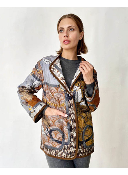 COLLARLESS REVERSIBLE SILK PRINTED QUILTED JACKET: LEOPARD-AMAZONIA