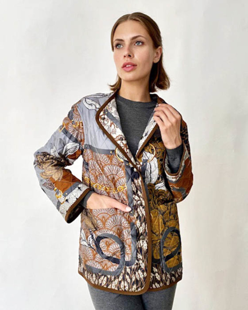 COLLARLESS REVERSIBLE SILK PRINTED QUILTED JACKET: LEOPARD-AMAZONIA BROWN