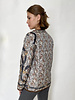 COLLARLESS REVERSIBLE SILK PRINTED QUILTED JACKET: LEOPARD-AMAZONIA BROWN