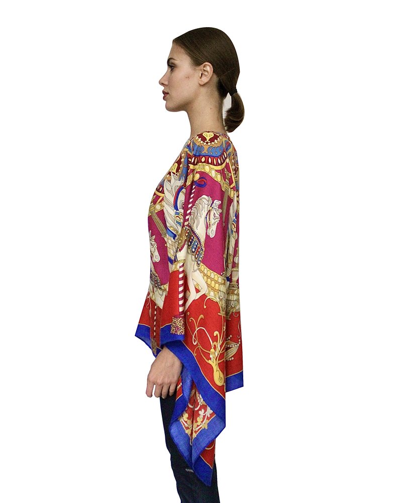 CASHMERE PRINTED PONCHO: TOY HORSES:RED