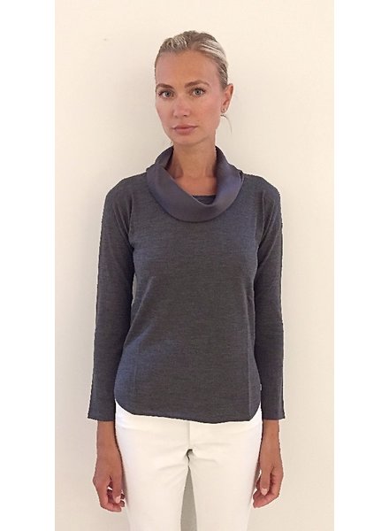 SILK COLLAR SWEATER: ANTRACITE