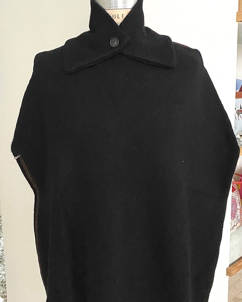 CASHMERE ZIP CAPE WITH SEPARATE COLLAR, BLACK