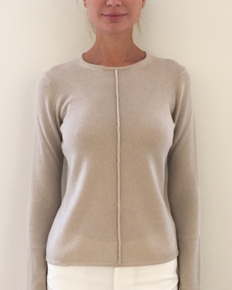 LS KNITTED CREW WITH CENTER PIPING: SAND