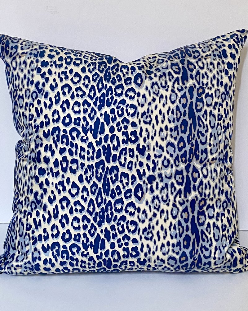 SILK PRINTED PILLOW: 21"X21": FEATHER :BLUE