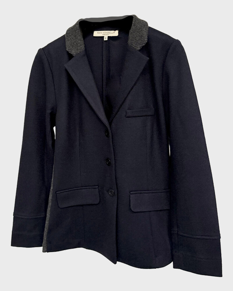 FABRIC AND KNIT BLAZER: NAVY-GRAY