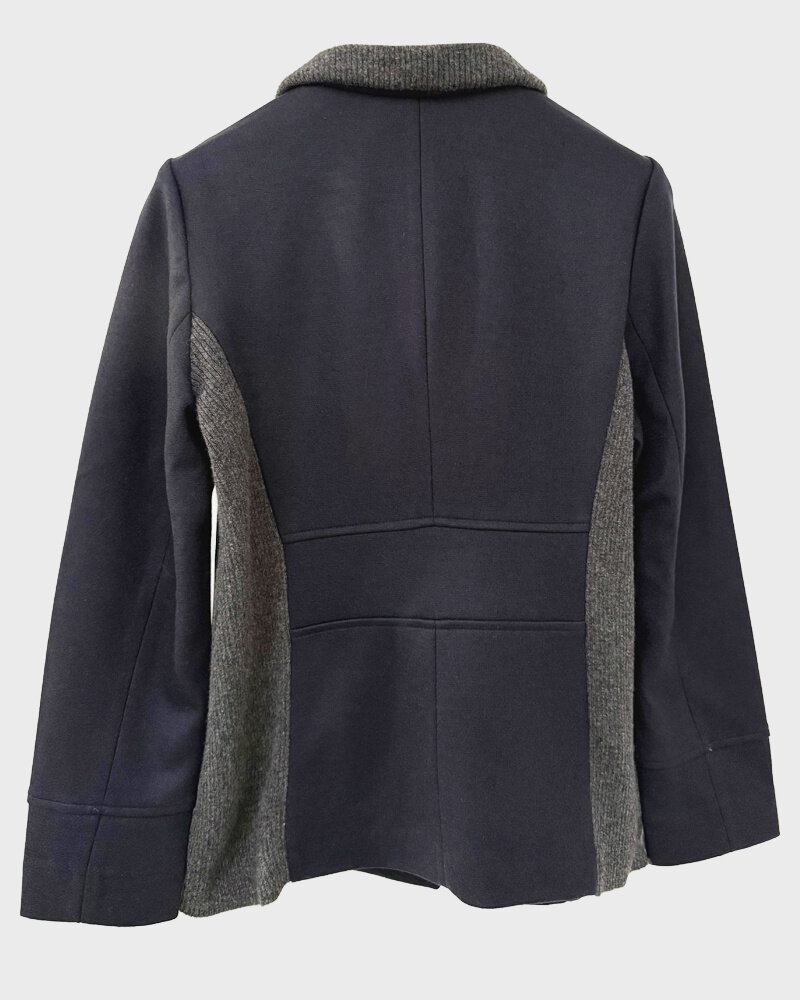 FABRIC AND KNIT BLAZER: NAVY-GRAY