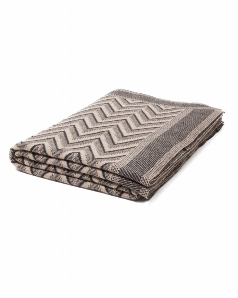 DILLON MODERN HERRINGBONE THROW: 50" X 70": ANTHRACITE-BEIGE