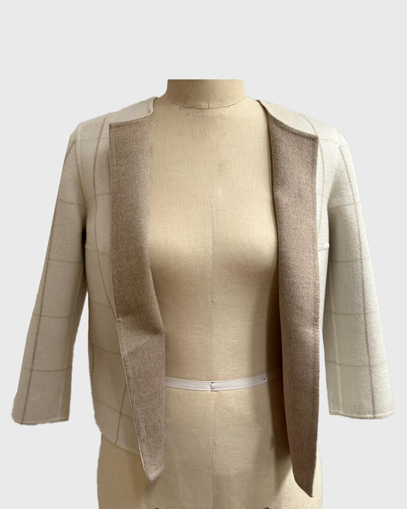 DOUBLE FACE COLLARLESS JACKET: IVORY-SAND SQUARES