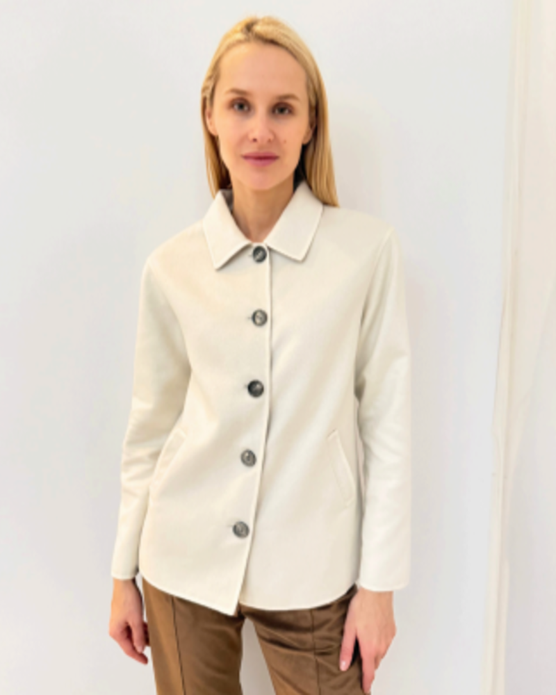 CASHMERE BUTTON DOWN SHIRT JACKET: BEIGE-IVORY
