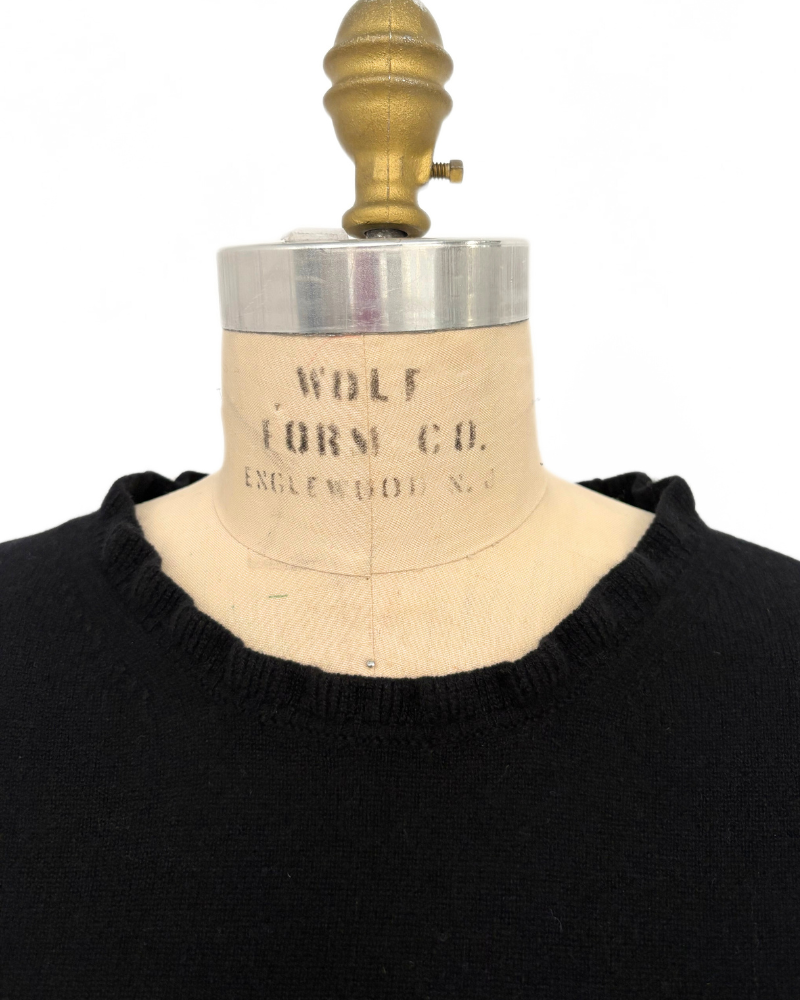 CASHMERE CREWNECK SWEATER W/ RUFFLE: BLACK