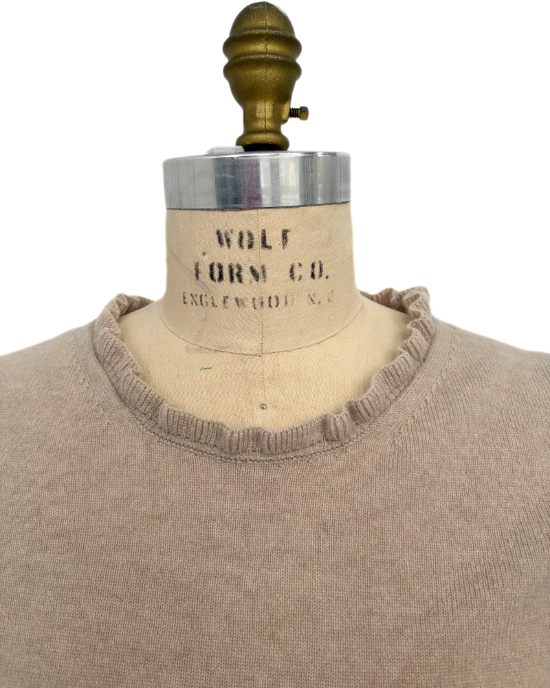 CASHMERE CREWNECK SWEATER W/ RUFFLE:  SAND