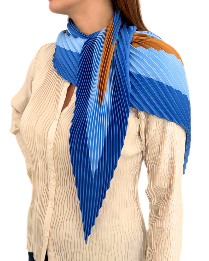 PLEATED SILK SCARF : SQUARE PRINT : BLUE