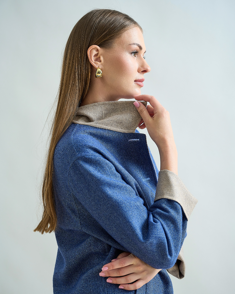 CASHMERE BUTTON DOWN SHIRT JACKET: NAVY BLUE- BEIGE
