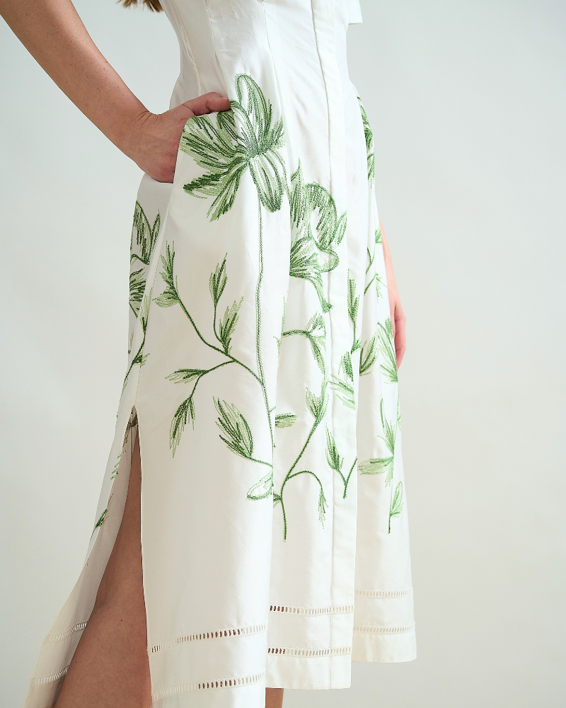 NO WAIST HALFSLEEVEES  DRESS: IVORY: GREEN FLORAL EMBROIDERY