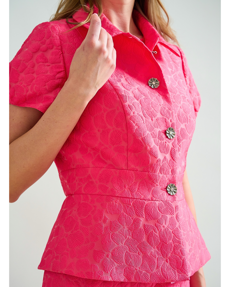 TAILORED SHORT-SLEEVE JACKET: MATELASSÉ: FUSCHIA PINK