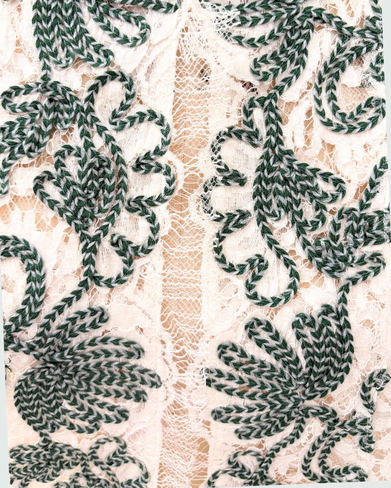LACE EMBRODERY CAPE : GREEN-IVORY