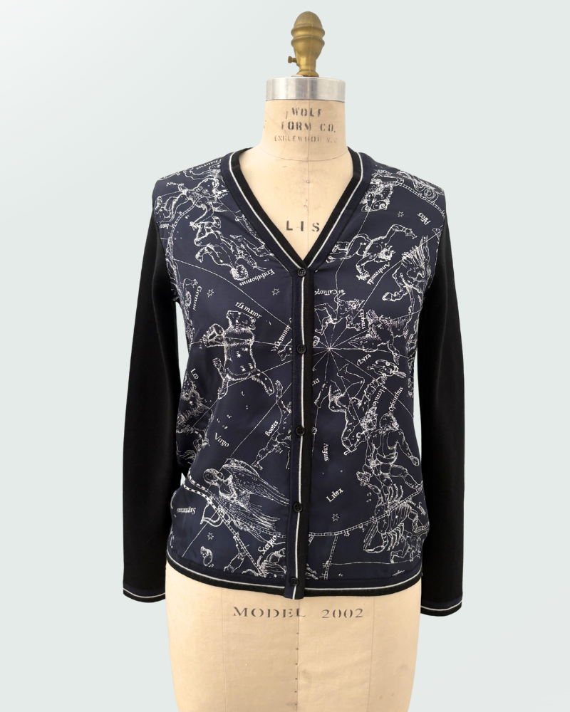 V-NECK CARDIGAN W/ SILK PRINT: CONSTELLATION NAVY BLUE-BLACK KNIT