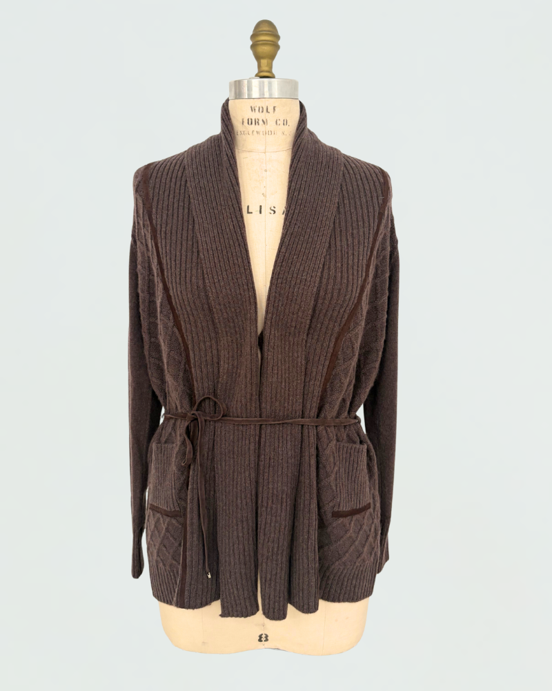 LATTICE DETAIL CARDIGAN: 100% CASHMERE: CHOCOLATE
