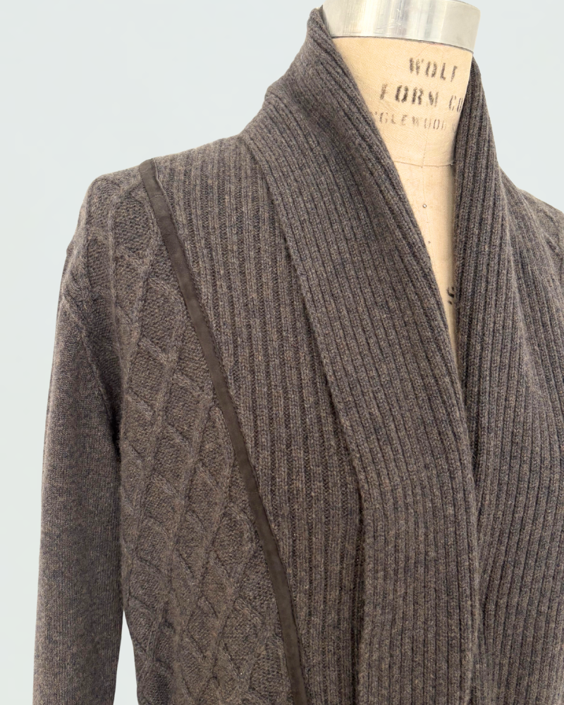 LATTICE DETAIL CARDIGAN: 100% CASHMERE: ANTHRACITE