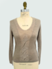 V NECK WITH CABLE: SUPERFINE CASHMERE WITH KNIT CABLE: SAND