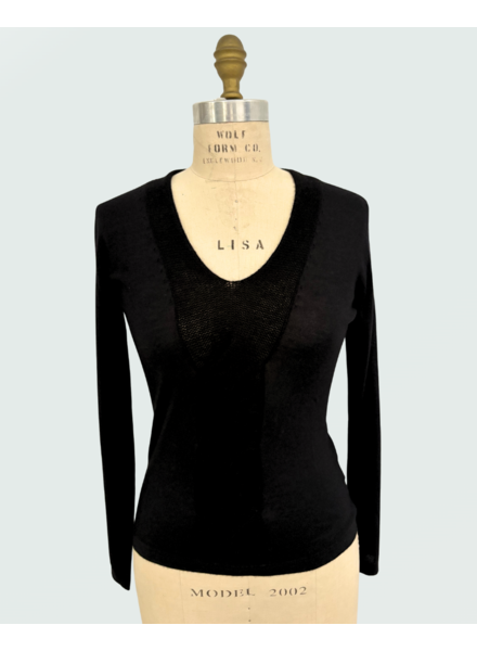 V NECK WITH CABLE: SUPERFINE CASHMERE WITH KNIT CABLE: BLACK