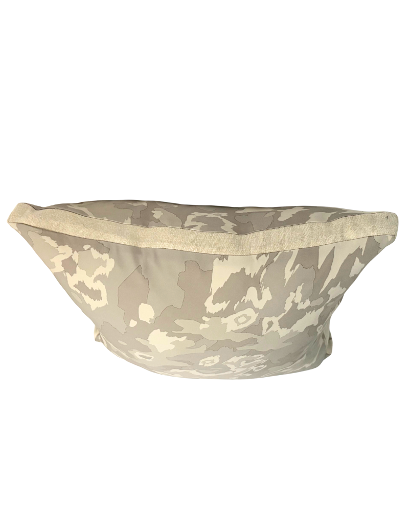 SILK CREPE PRINTED PILLOW W/ LINEN TRIM: 21"X21": LEOPARD-GRAY