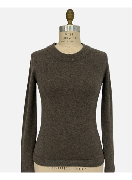 CASHMERE CREW NECK WITH JEWEL KNIT DETAIL: HAZELNUT