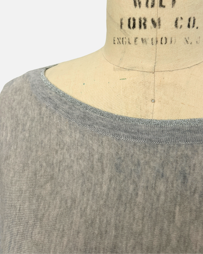 SWEATER CAPE WITH LUREX DETAIL: SUPERFINE CASHMERE: PEARL