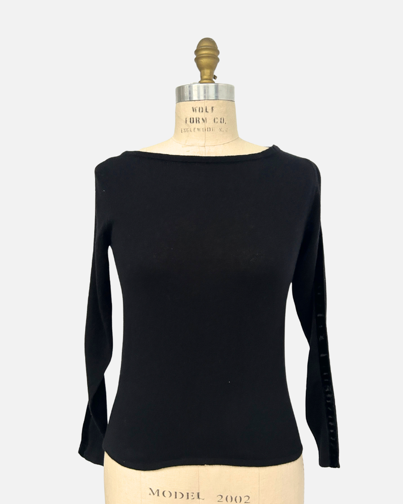 CASHMERE CREWNECK W/ VELVET DETAIL: BLACK