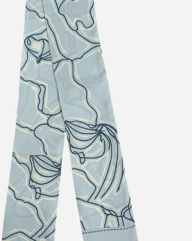 SILK TWILLY: WELLINGTON PRINT: LIGHT BLUE- 32" x 3"