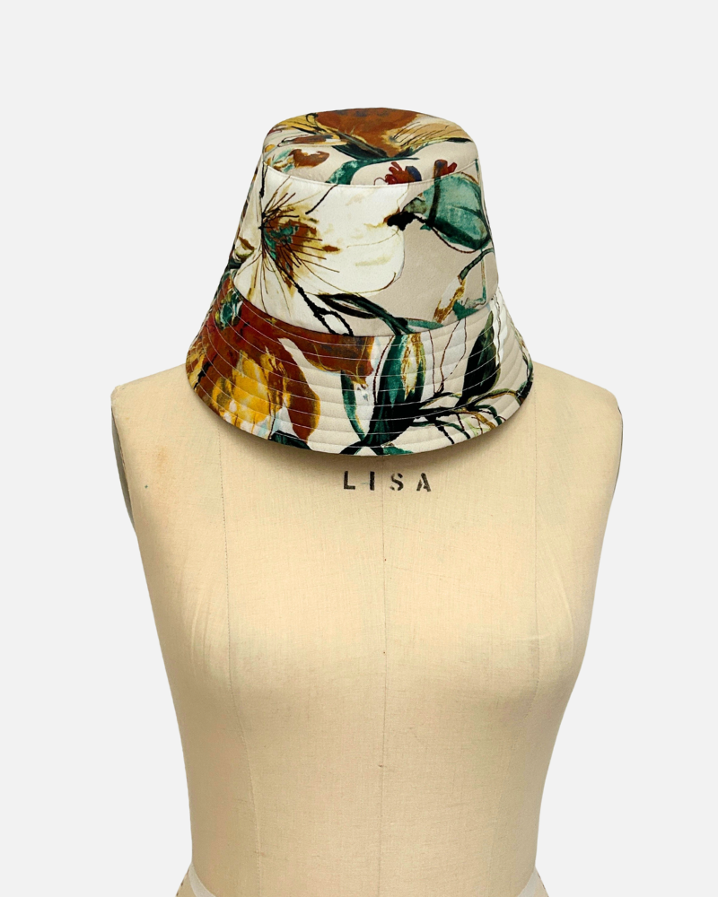 PRINTED SILK BUCKET HAT: SICILY: BEIGE