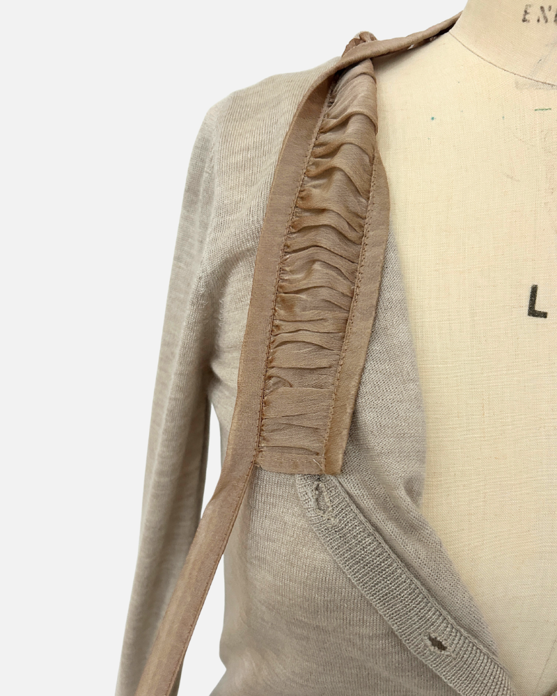 CARDIGAN WITH SILK RUFFLE INSET: BEIGE: SMALL SUPERFINE CASHMERE