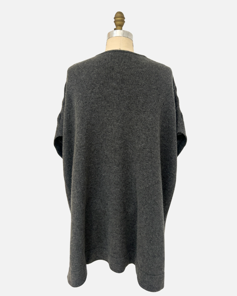 TEXTURED KNIT CAPE WITH FUR-TRIM POCKETS & FRINGE: CHARCOAL