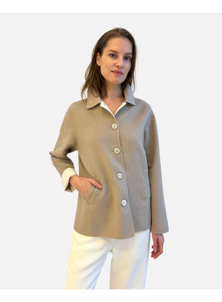 CASHMERE BUTTON DOWN SHIRT JACKET: BEIGE-IVORY